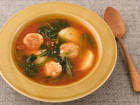 はんぺん鶏団子とじゃがいも、ほうれん草のトマトスープ