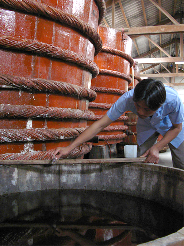 ニョクマムの様子　撮影／森枝 卓士
